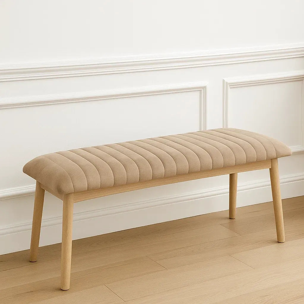 Bout de lit en velours beige rembourré pieds en bois hêtre